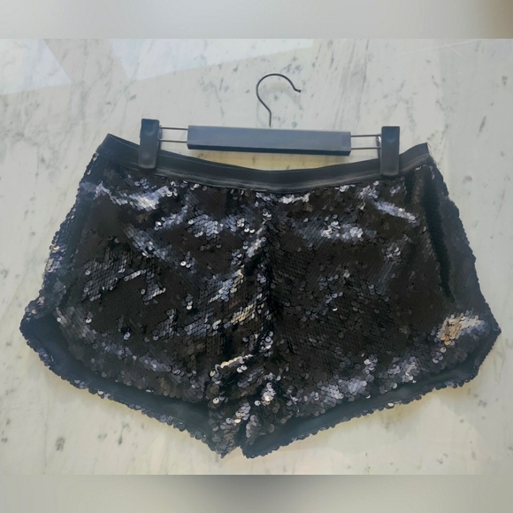 Zara Matte Sequins Black Shorts size M - Picture 1 of 3